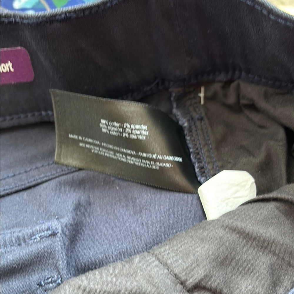 Gloria Vanderbilt Navy Women's Bermuda Shorts - Picture 8 of 8